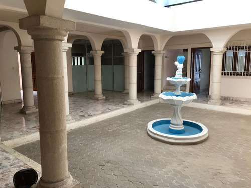 Casa En Esquina Para Uso Comercial En Venta