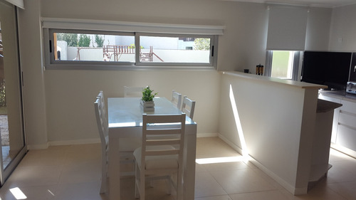Imagen 6 de 14 de Apart Cabañas ,clari Del Mar ,gesell Zona Norte