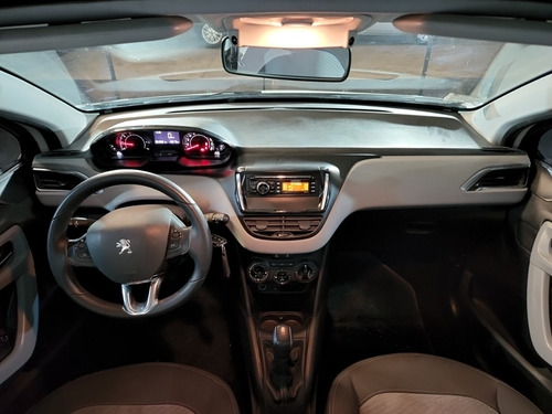 Imagen 7 de 10 de Peugeot 208 1.6 5p Allure