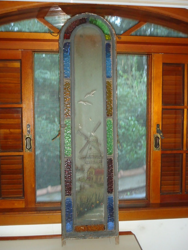 Vitral Colorido Em Janela Modelo Capelinha Antiga