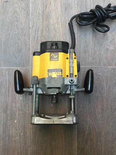 Router Dewalt Dw625 De 3 1/2 Hp De Velocidades Buen Estado