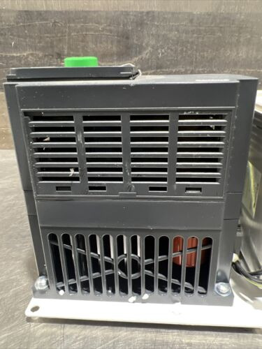 Nos Surplus Schneider Electric Atv320u22n4c Altivar Mach Bbf