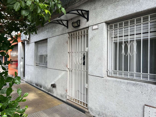 Casa 5 Ambientes Venta Flores Con Patio