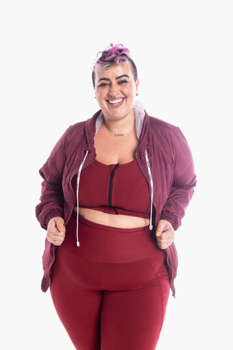 Imagem 2 de 7 de Jaqueta Corta Vento Sabiha Plus Size Marsala Wonder Size