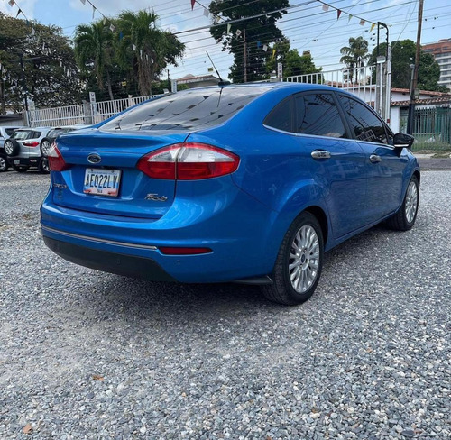 Imagen 5 de 11 de Ford Fiesta Titanium