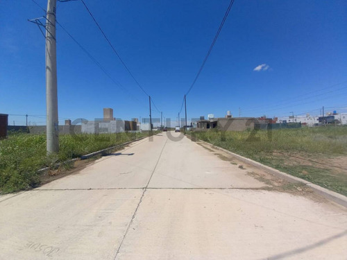 Century 21 Vende, Lote En Zona Sur, Interno, El Mismo Consta De 252.4 M2, Dentro Del Barrio Smata...