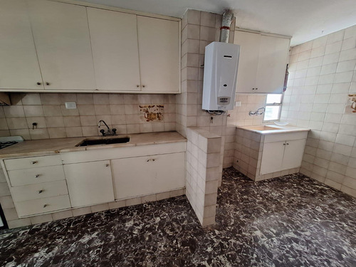 2 Dormitorios - Balcon - Cochera - Bv. Chacabuco Al 100 - B° Centro