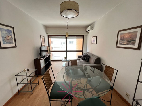 Imagen 2 de 13 de Venta Apartamento 2 Dormitorios Edificio Islamar. Playa Brava - Punta Del Este