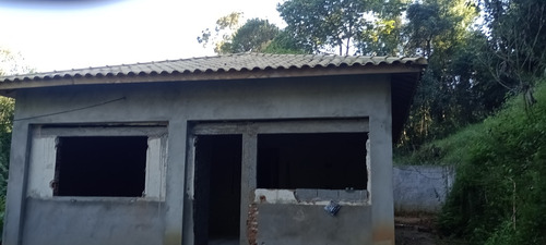 Casa 85 M2 Com Terreno De 10.691 M2.