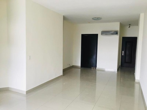 Venta De Apartamento Céntrico En Ph Miyaki, 20-5170