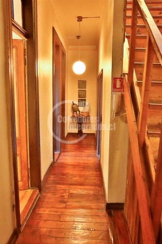 Local Comercial En Venta En Valparaíso, Hostal Restobar