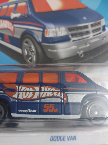 Carrito A Escala 1/64 Hotwheels Dodge Van Race Team