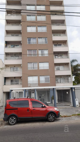 Cochera Cubierta En Villa Ballester Proxima A Centro Comercial