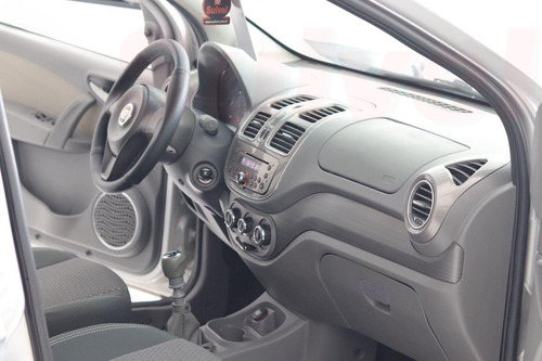 Imagem 14 de 15 de Fiat Grand Siena Essence 1.6 Flex 16v