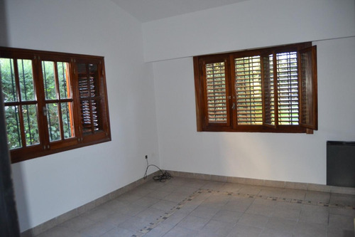 Excelente Casa En Venta Sobre Calle Monteagudo En El Centro De Marcos Paz Apta Crédito Hipotecario