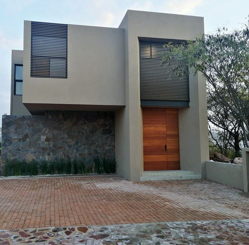 Estrena Residencia En Altozano, De Autor, 3 Recamaras, Sala Tv, Jardín, Luxury