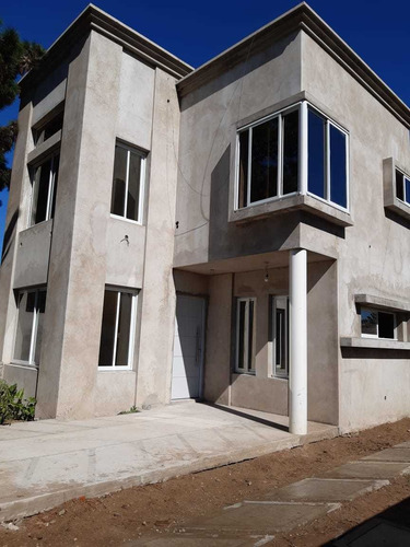 Imagen 2 de 14 de Moderno Complejo De Duplex A La Venta, De Gran Calidad
