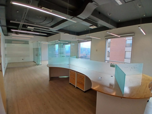 Excelente Oficna Amoblada Y Habilitada De 103 M2