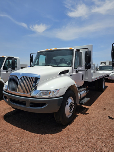 International 4300 Modelo 2015 Plataforma 7.60 Metros