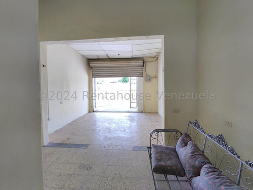 Amplio Inmueble Con Locales Comerciales En Zona Céntrica 25-13408 Irrr