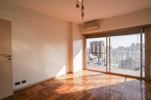 Departamento En Venta, Caballito, 4 Ambientes, Con Balcón Al Frente.
