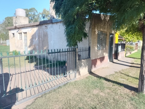 Casa En Venta En Uriburu. La Pampa