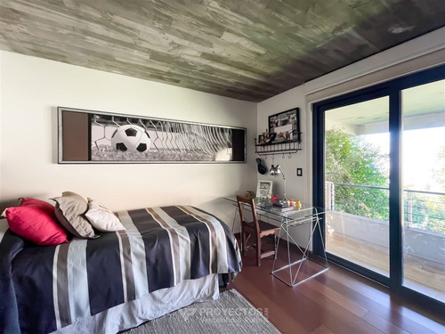 Casa En Venta De 8 Dorm. En Lo Barnechea