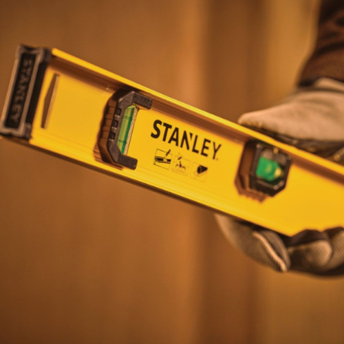 Nivel de mano profesional Stanley Aluminum de 18 pies y 45 cm con 3 burbujas