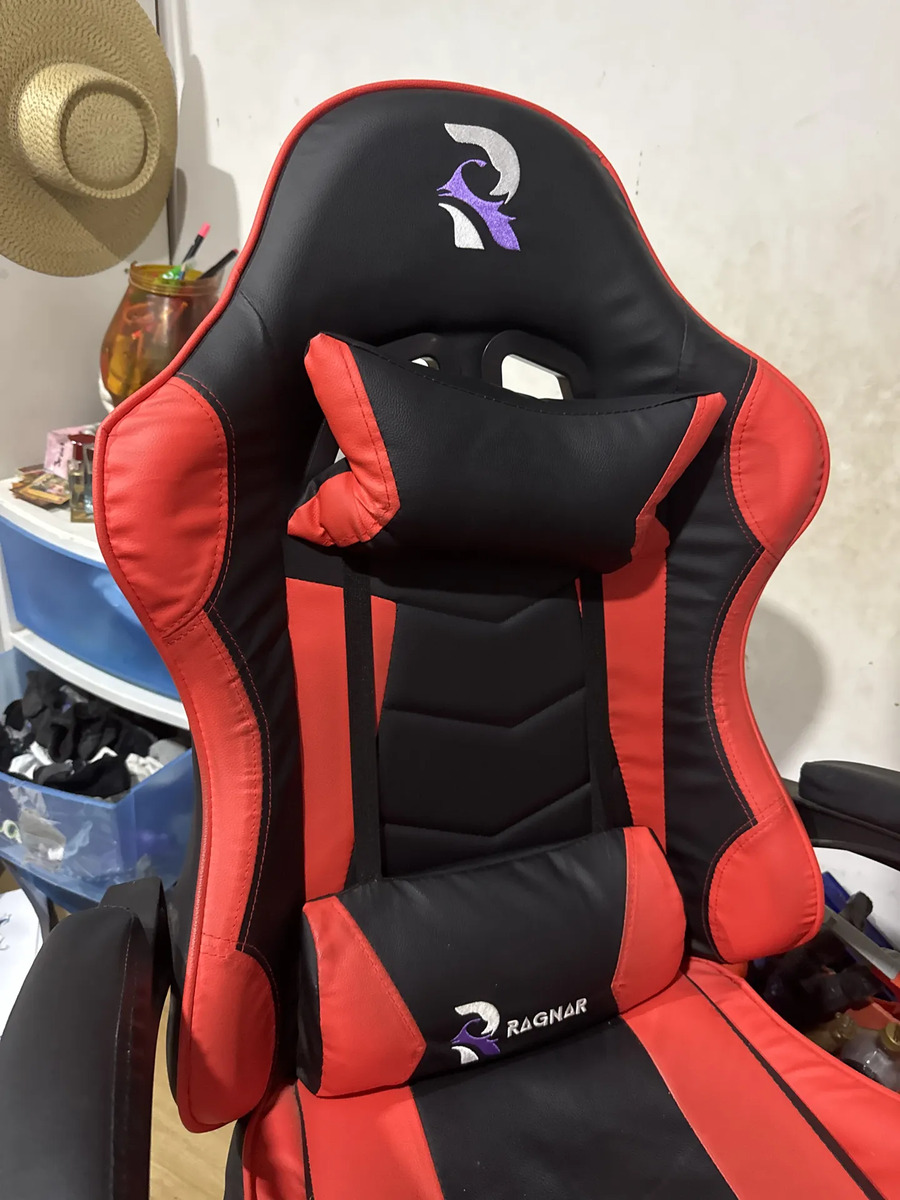 Foto real de Silla Gamer De Escritorio Marca Ragnar® Odín Xz-1000 Roja