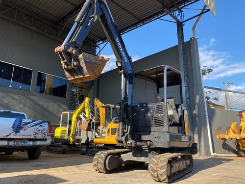 Imagem 10 de 15 de Mini Escavadeira Volvo Ec35c Ano 2011