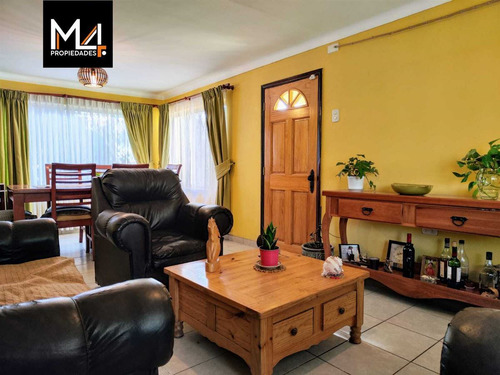Casa En Venta De 5 Dorm. En El Centro De Olmué