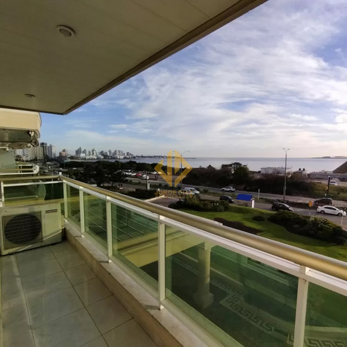 La Vista Desde El Balcón Y Desde La Habitación Principal Es Inmejorable