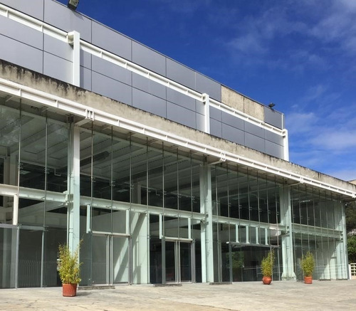Edificio A Estrenar En Venta, Moderno De Gran Potencial Estacionamiento Para 100 Automóviles. San Antonio De Los Altos Miranda 