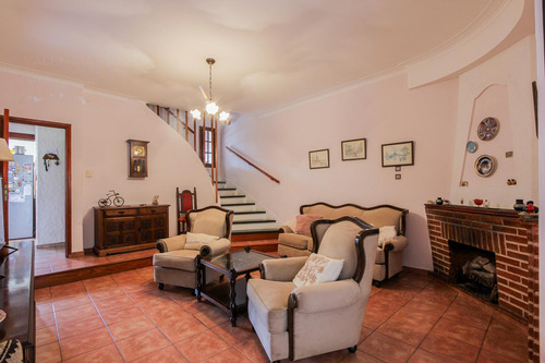 Venta De Casa 5 Ambientes Con Piscina En Haedo Sur