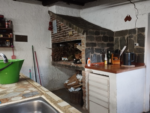 Se Vende Casa De 3 Dormitorios Con Gran Terreno Sobre Ruta 8 Próxima A Zona America