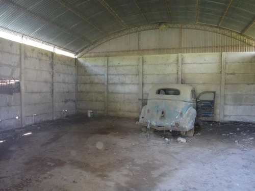 Casa De 2 Dormitorios En Zona Industrial, Cocina Comedor, Baño, Lavadero Patio De 240 M2 Con Galpón Parabólico De 100 M2 (ideal Taller /depósito). Terreno De 10 X 38 Orientado Al Norte.