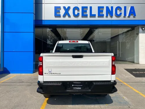 Chevrolet Silverado 4.3 V6 1500 WT Cabina Regular 4x2 At