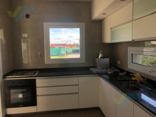 Casa Con Pileta De Construccion Tradicional - San Ramon Pilar Del Este