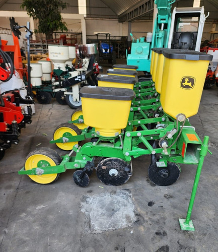 Sembradora John Deere 1010 Max Planter 4 Surcos