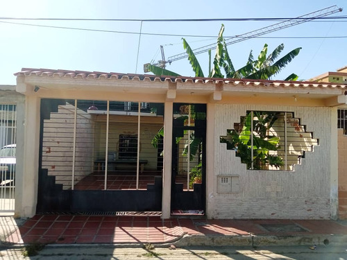 Casa En Venta Las Carolinas, Turmero