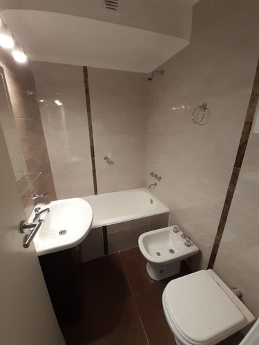 Imagen 5 de 9 de 2 Ambientes Con Dep/ De Servicio - Rivadavia 2200
