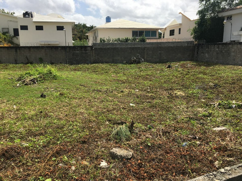Terreno En Venta En Las Praderas De 1.058 M2. Residencial Cerrado