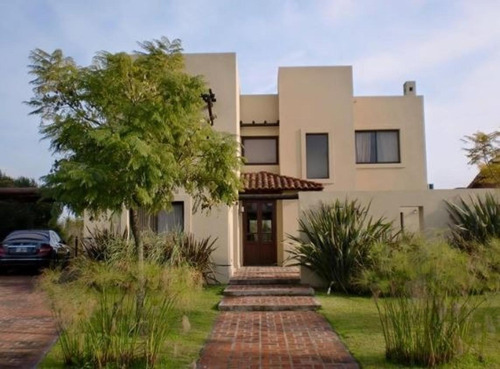 Imagen 3 de 28 de Luminosa Casa En Venta