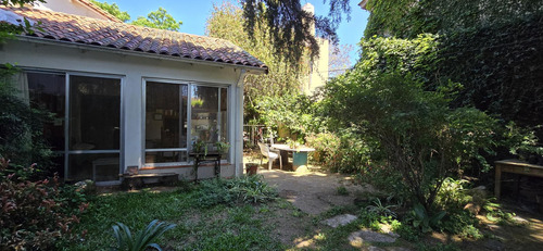 Venta Casa Con Jardín En Doble Lote De 651 M5, En Martín Rodríguez Al 3700, Carapachay