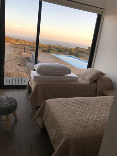 Casa Amoblada En Venta De 4 Dorm. En Los Molles