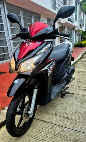 Vendo Moto Honda Click 125i (injection) Automatica.