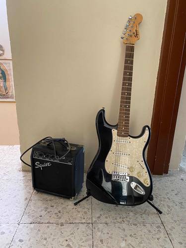 Guitarra Eléctrica Squier Strat Con Amplificador