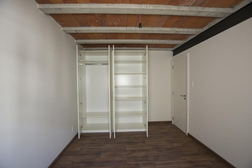 Venta De Apartamento Dúplex De 2 Dormitorios En Centro