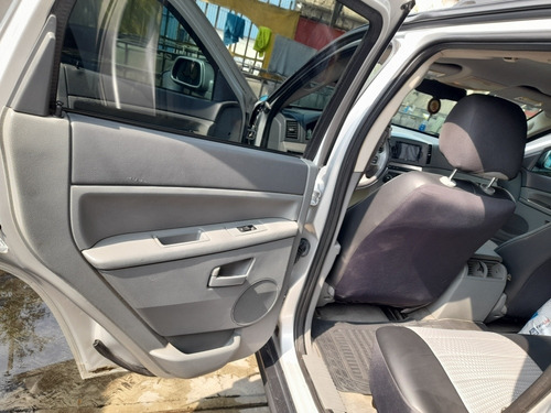 Imagen 8 de 15 de Jeep Grand Cherokee 3.7 Laredo V6 65° Aniversario 4x2 Mt