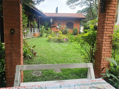 Imagem 9 de 30 de Linda Residência Em Um Bolsão Residencial Em Interlagos, Toda Rodeada Por Um Jardim. - Reo635752